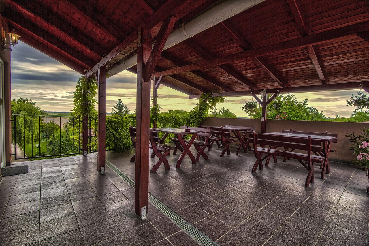 Aranypatko Fogado-Etterem Otel Győrújbarát Dış mekan fotoğraf